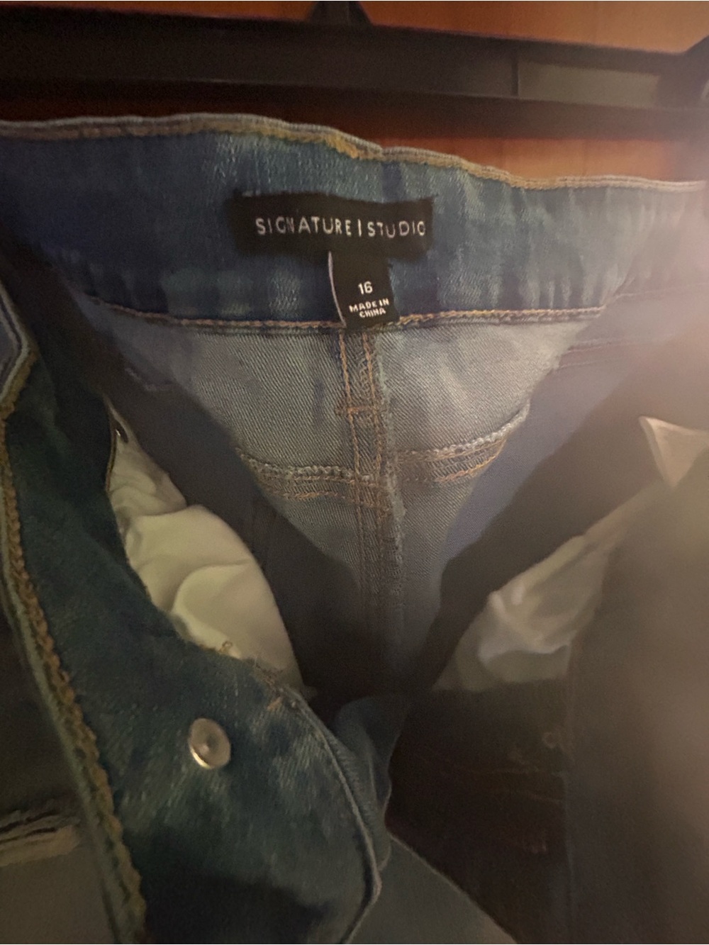 Signature Studio Blue Jeas - Medium Wash